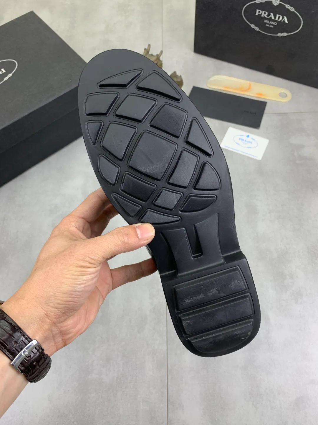 Men's shoes 💰P480 new style 💰 💎💎💎 water-dyed cow lining original order quality PRADA —🆘.Prada original purchase agent, high-end business leather shoes, fabric: imported from Italy cowhide material ➕ water-dyed cow lining/cowhide lining ➕ special original outsole, fine workmanship, real thing ^_^ Photographed 🎬size: 39-44
